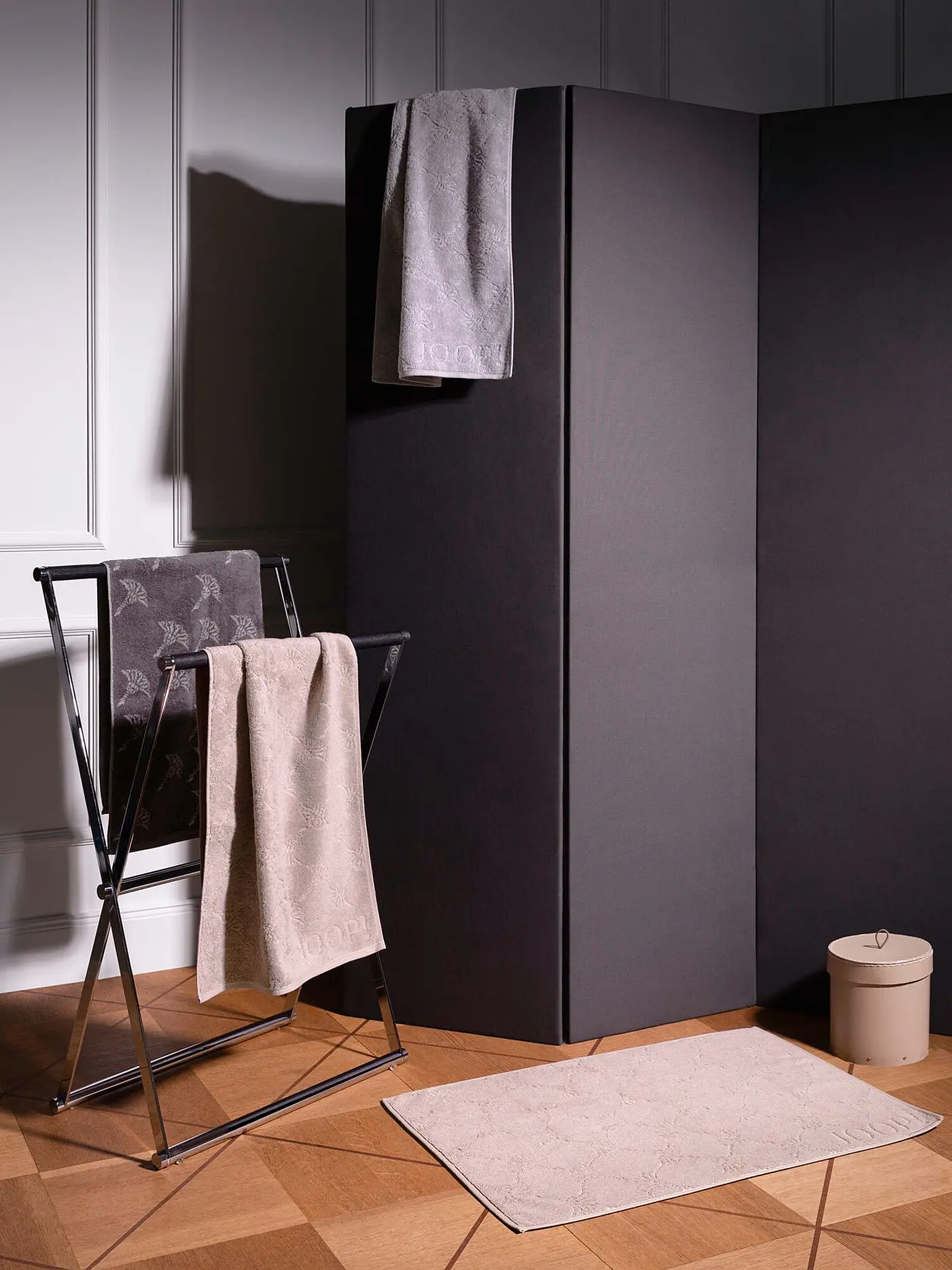 JOOP | Badematte "Cornflower Uni" 50x80cm (Weiss) | camel